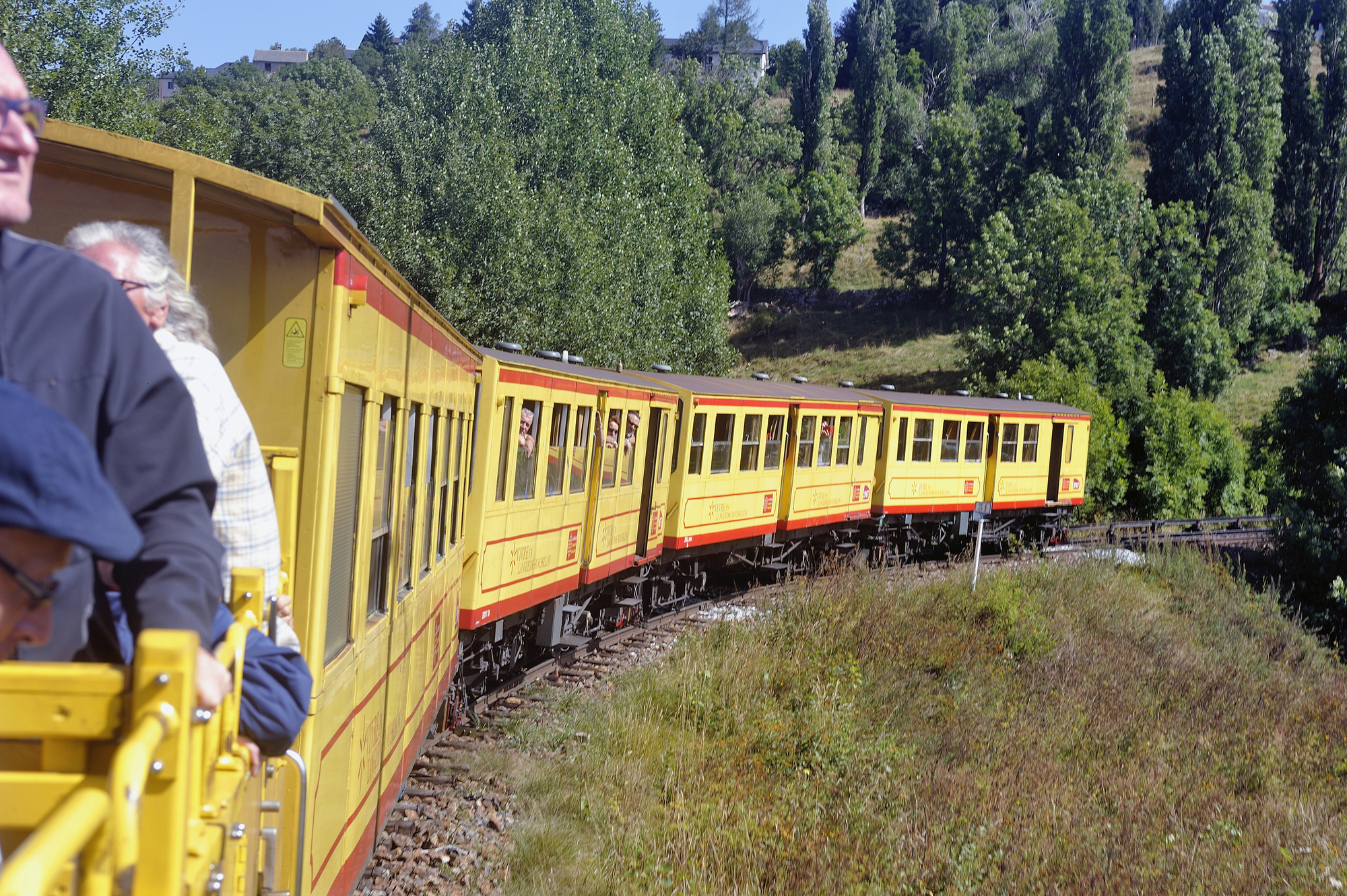 Petit train jaune